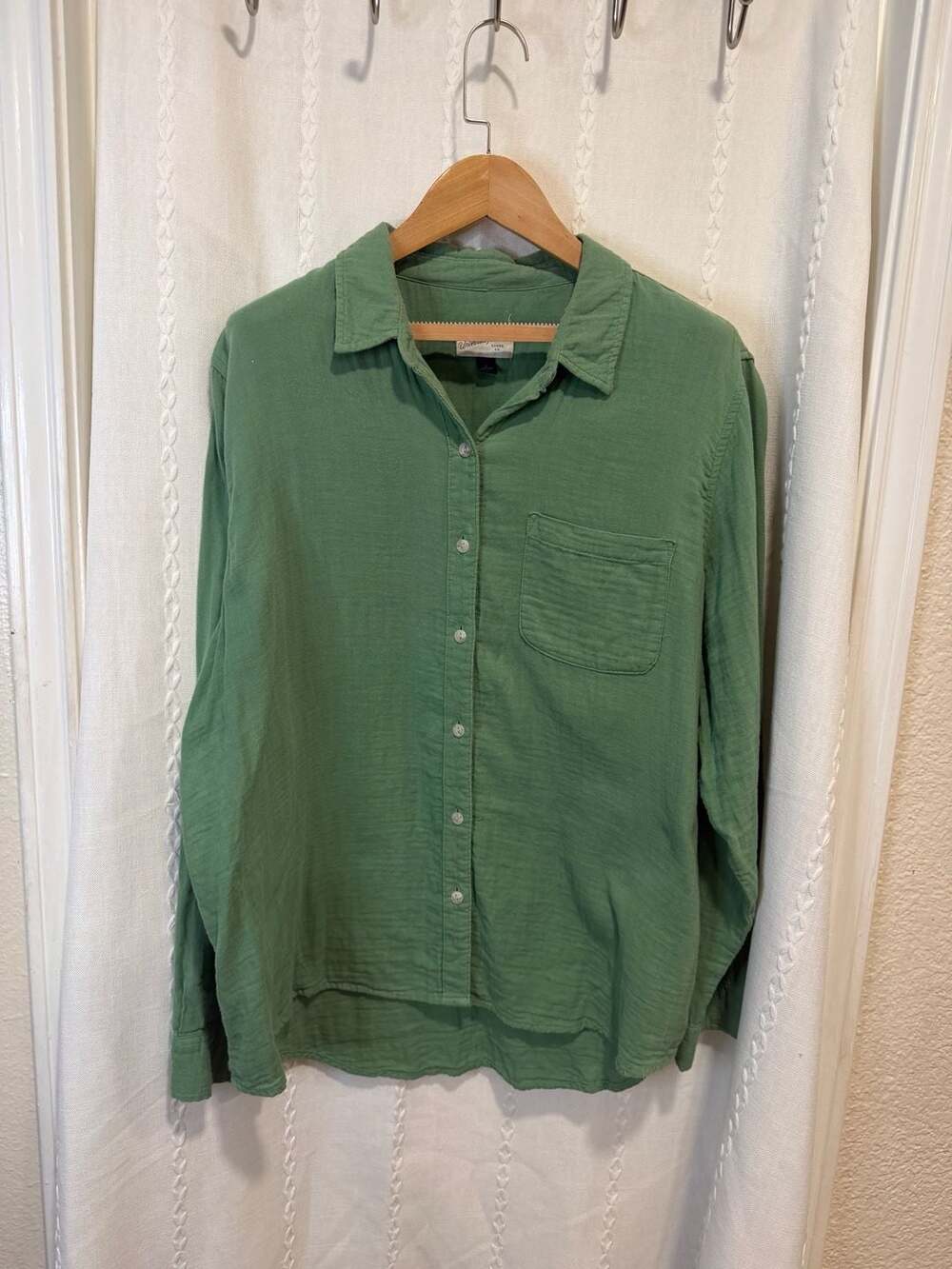 Universal Thread Women’s Large Green Button Down Shirt Relaxed Gauze Casual Top